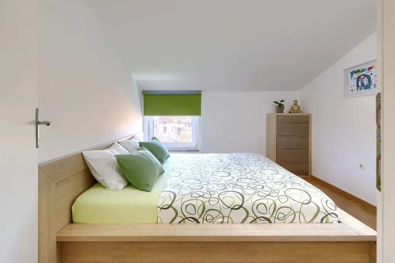 Apartment Homestay Pula