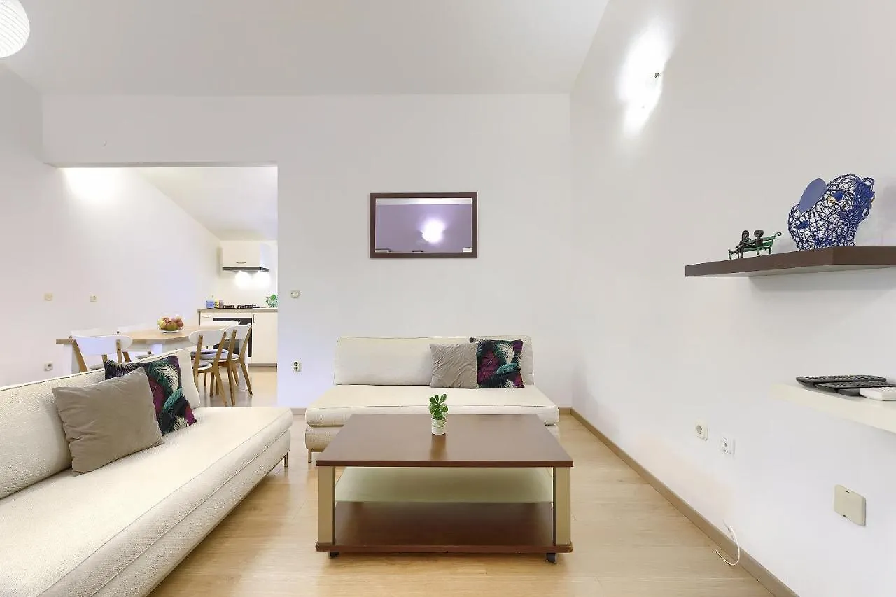 Apartment Homestay Pula